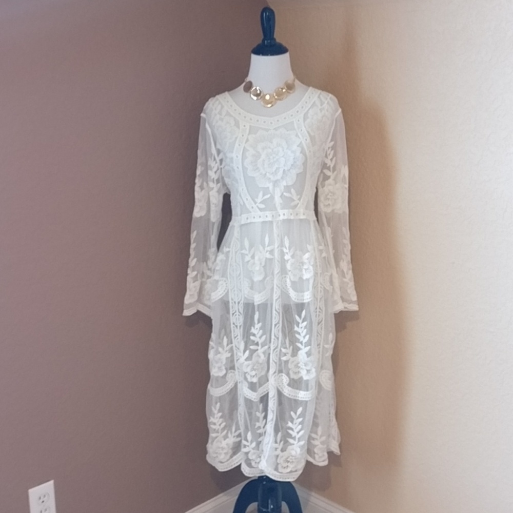 Beautiful Boho Lace Maternity Photoshoot Gown - Picture 3 of 7